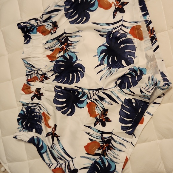 SHEIN Pants - NWOT 2XL Shein Floral Shorts